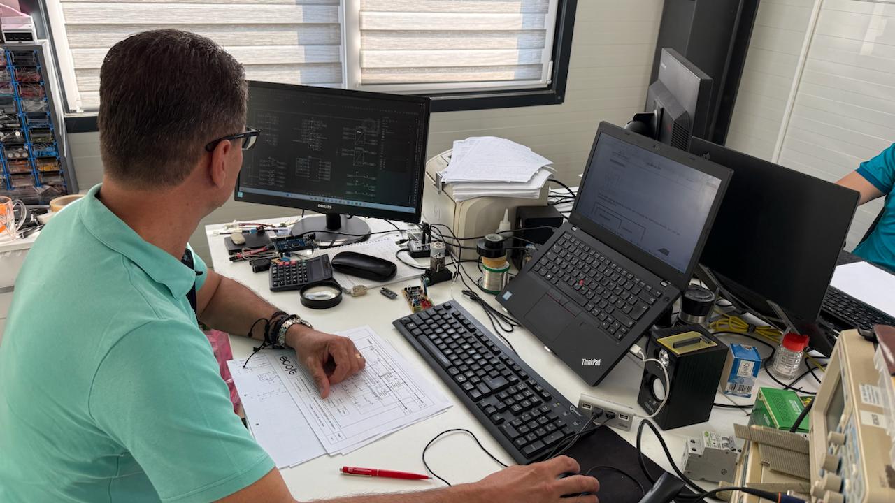 Electronica si firmware — Romica Petcu